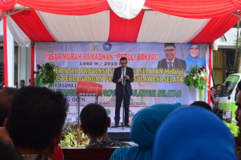 Gubernur-PKK Sulsel  hadiri pasar murah Ramadhan