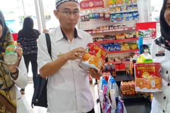 Dinkes Kabupaten Waykanan lakukan  pemeriksaan makanan