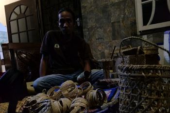 Jikalahari fasilitasi Suku Talang Mamak pasarkan kerajinan hasil hutan buka kayu