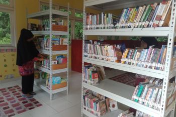 Menghidupkan kembali perpustakaan mini yang sempat mati
