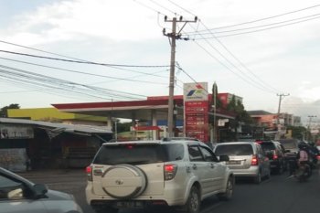 Macet akibat antrean ke SPBU Jalan Pangeran Antasari