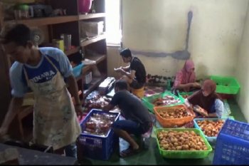 Roti bolu khas Magetan "diburu" untuk oleh-oleh para pemudik