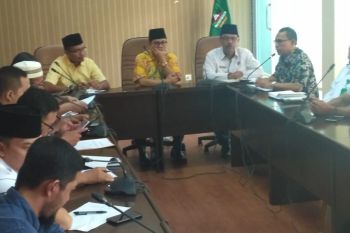Pansus DPRD : Embarkasi Padang penerima "award" KPHI