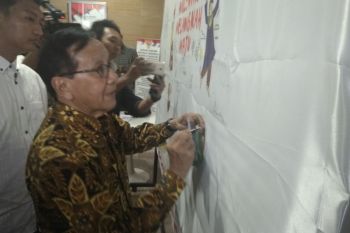 Akbar Tandjung minta semua pihak hormati hasil Pemilu 2019