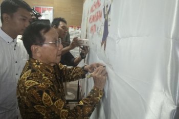 Kata Akbar Tanjung "People power" tidak relevan tolak hasil pemilu