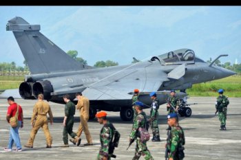 Pengamanan pesawat Prancis mendarat darurat