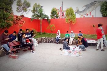 Ngabuburit di objek wisata sambil kampanyekan literasi