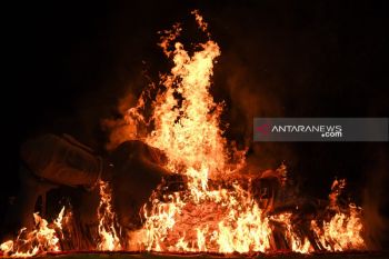 Prosesi pembakaran Patung Buddha warnai Waisak di Trowulan (Video)