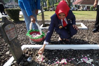 Pemkot Magelang ziarah ke TMP saat peringatan Harkitnas