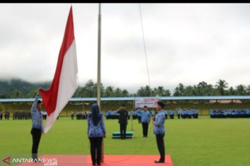 Ketua PA Sijunjung memimpin upacara Harkitnas