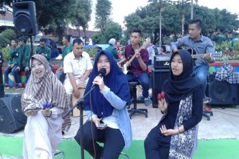 Mahasiswa Polbangtan YoMa; "Ngeband" yes, berbagi takjil juga oke