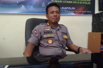 Ratusan polisi siaga di KPU Sulawesi Tengah.