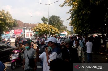 Massa Prabowo-Sandi mulai bergerak menuju gedung Bawaslu RI