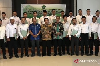 Kakanwil Kemenag Sulteng serahkan SK kepada 42 CPNS