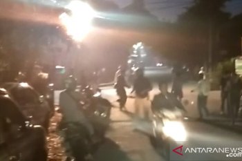 Pendemo terpusat di sekitar Asrama Brimob Petamburan