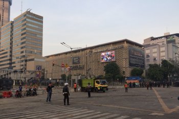 Akses jalan menuju Bawaslu masih ditutup