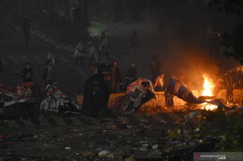 Anak ikut jadi korban bentrok antara massa dan aparat