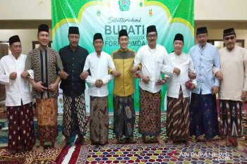 Bupati Pamekasan promosikan sarung batik untuk Lebaran