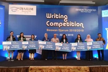 Sheilla dan Terranisa juara Writing Competition Beswan Djarum