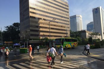 Situasi kawasan Thamrin sudah ramai dengan lalu lalang warga Jakarta