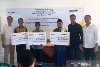 Bank Mandiri membantu tiga sekolah di Lombok Tengah