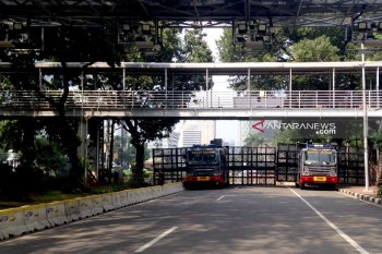 Akses jalan di depan gedung MK masih steril dari aktivitas masyarakat