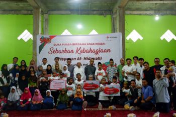 Telkomsel kunjungi anak yatim-kaum duafa Yayasan Al-Hidayah di Jayapura