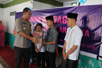 Polres Solok berbagi sembako dengan anak yatim di Panti Asuhan Bukik Kili