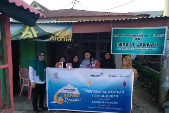 Safari Ramadhan BUMN Serahkan 1.000 Alquran