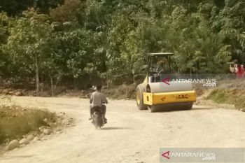 Pemerintah kebut perbaikan infrastruktur jalan lintas tengah Sumatera