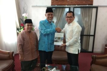 Wali Kota Padang terima rencana induk pengembangan ekonomi syariah
