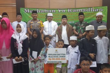 Baznas Kota Tangerang salurkan zakat Rp1,3 miliar tunai dan sembako
