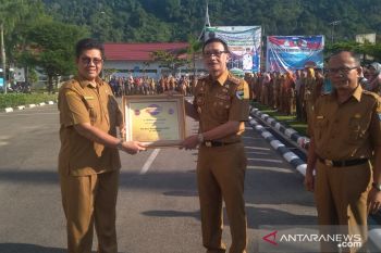 Bupati Hendrajoni terima penghargaan pemimpin berkinerja baik dari Majalah Indonesian Inspire