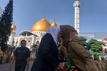 Gubernur Jawa Timur ingatkan pegawainya untuk bayar zakat