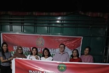 Kejati Sulut serahkan bantuan kemanusiaan  di Desa Bangga