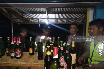 Polres Baturaja tutup operasional kafe, 35 liter tuak disita