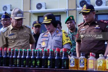 Polres OKU musnahkan ribuan botol minuman keras