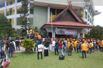 80 mahasiswa komunikasi UHO lakukan "media visit" di RRI Kendari