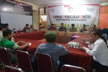 Jelang berbuka, KPU Sijunjung bahas soal pemilu 2019 bersama wartawan