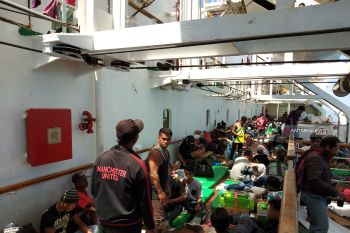 Pemudik ke luar Papua padati KM Ciremai dari Pelabuhan Sorong