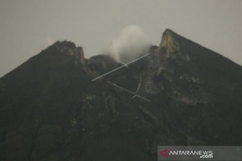 Gunung Merapi alami tiga kali gempa guguran