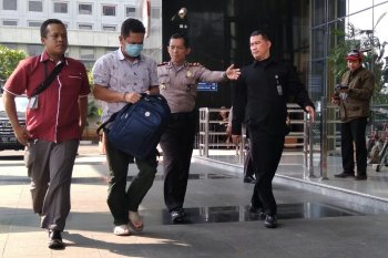 KPK menahan tiga tersangka kasus suap imigrasi Mataram
