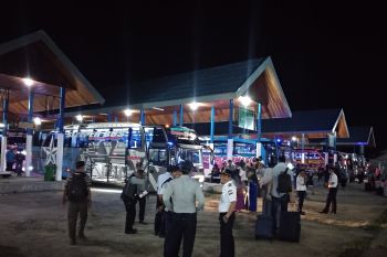 Arus mudik Lebaran di Terminal Simbuang Mamuju meningkat