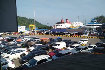 ASDP Merak imbau pemudik menyeberang  siang hari