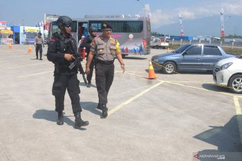 Jaga keamanan arus mudik, polisi berpatroli di rest area