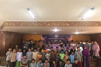 Salimah Sumbar bagikan paket Lebaran untuk anak yatim