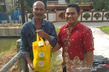 Polda Kalsel berbagi sembako ke daerah rawan peredaran narkoba