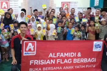 Alfamidi memberikan donasi kepada Panti Asuhan Muhammadiyah Al Amin