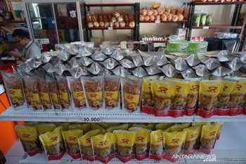 Penjualah buah tangan khas mudik