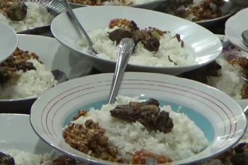 Buka puasa murah dan bergizi dari warga Katolik Jember